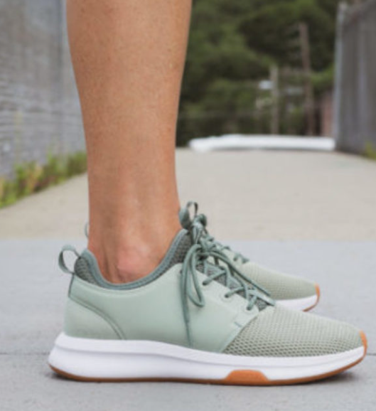 KURU mění pravidla hry: Jak se zdravotní obuv stala stylovou volbou nové generace